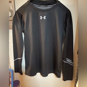 Like new under armour long sleeve youth xl shirt